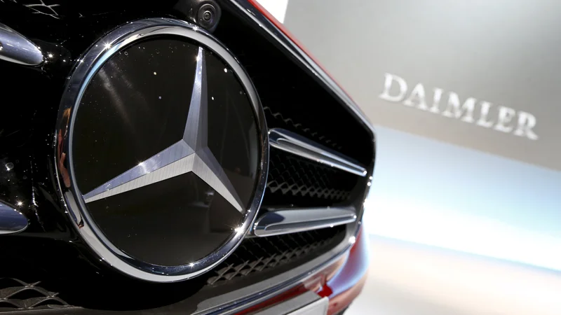 Fotografija: Pri določenih vozilih Mercedesovih modelov GLE/GLS, C, E, S, GLC, CLS in G z dizelskim motorjem ni izključen požar, so zapisali. FOTO: Michaela Rehle/Reuters
