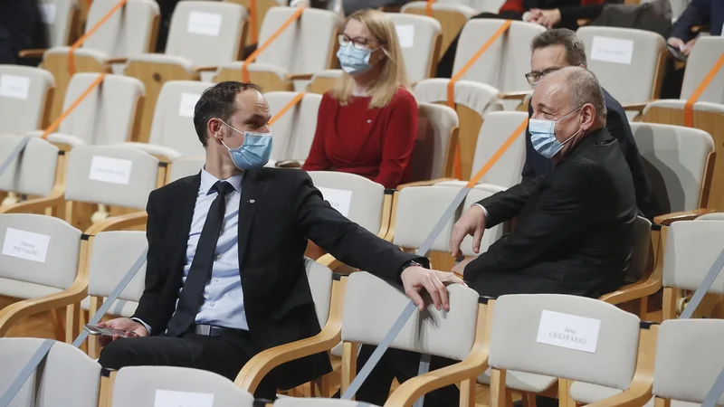 Fotografija: Anže Logar, minister za zunanje zadeve, bo kandidiral, medtem ko se dolgoletni sooblikovalec finančne politike SDS Andrej Šircelj iz politike poslavlja. FOTO: Leon Vidic/Delo
