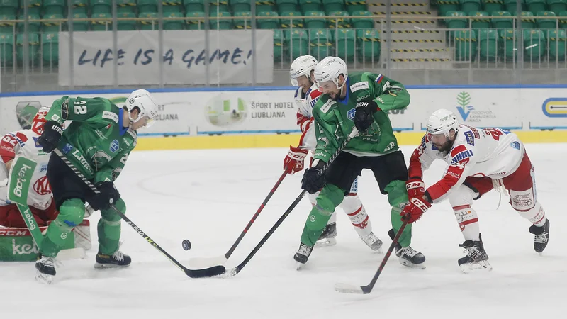 Fotografija: Hokejisti Olimpije še morajo odigrati prvo tekmo v letu 2022. FOTO: Leon Vidic