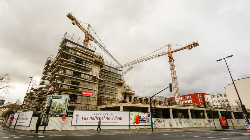 Fotografija: Najdražjo sosesko pri nas gradijo na območju nekdanjega Kolizeja. V celoti bo končana septembra prihodnje leto. FOTO: Črt Piksi/Delo