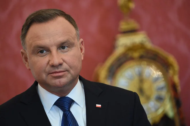 Okužen je tudi poljski predsednik Andrzej Duda. FOTO: Attila Kisbenedek/AFP
