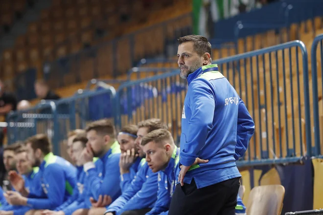 Ljubomir Vranješ je eden od redkih članov reprezentance, ki še ni bil okužen s covidom. FOTO: Leon Vidic
