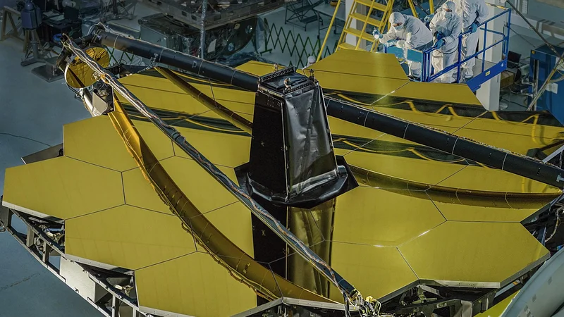 Fotografija: Glavno in sekundarno zrcalo. FOTO: Nasa/Chris Gunn