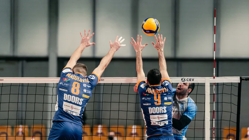 Fotografija: Ljubljanski odbojkarji niso dovolili presenečenja v domači dvorani. FOTO: ACH Volley