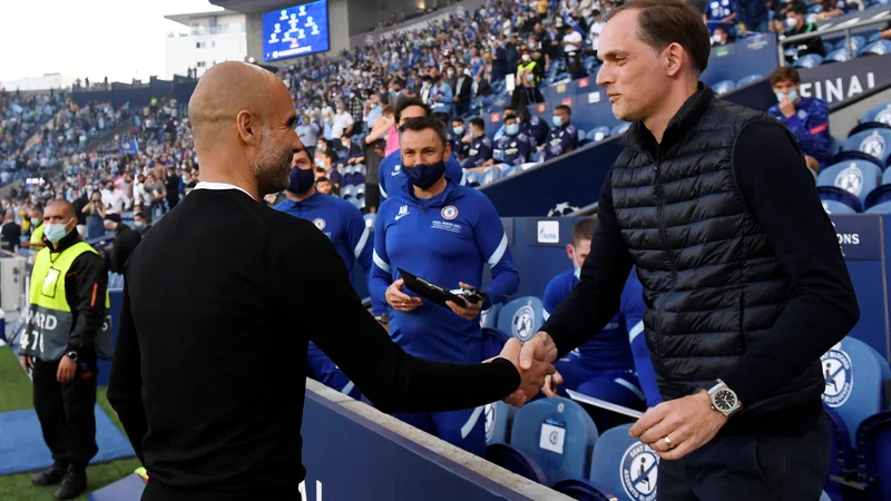 Fotografija: Chelsea Thomasa Tuchla (desno) in Man. City Josepa Guardiole (levo) sta se v Portu lani pomerila v velikem finalu lige prvakov, ki ga je z 1:0 dobil londonski klub. FOTO: Pierre-Philippe Marcou/Reuters
