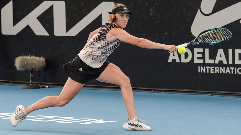 Fotografija: Kaja Juvan je na turnirju v Adelaidu zamudila priložnost za še vidnejši dosežek po tesnem porazu z 1:2 proti 105. uvrščeni na lestvici WTA Misaki Doi. FOTO: Brenton Edwards/AFP
