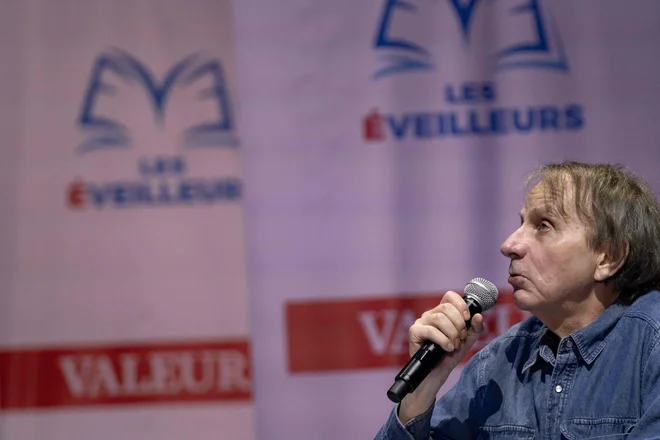 Najvplivnejši francoski pisatelj tudi o svojem osmem romanu ne bo dal intervjuja. Na fotografiji iz leta 2019 pisatelj sodeluje v razpravi Dialog v Evropi. FOTO: Lionel Bonaventure/AFP
