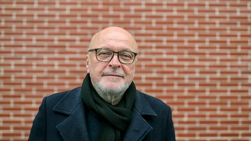 Fotografija: Miha Mazzini svoje fascinacije in analitične ugotovitve rad predstavlja na literaren način. FOTO: Blaž Samec