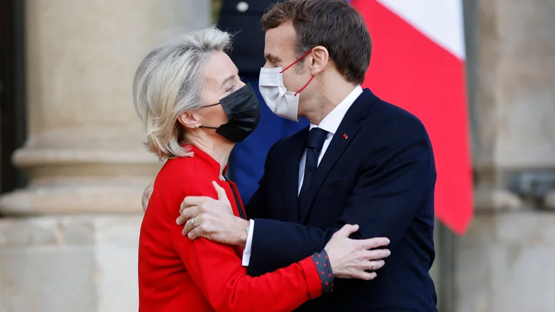 Fotografija: Emmanuela Macrona in Ursulo von der Leyen povezuje želja po gradnji močne Evrope. FOTO: Ludovic Marin/Afp
