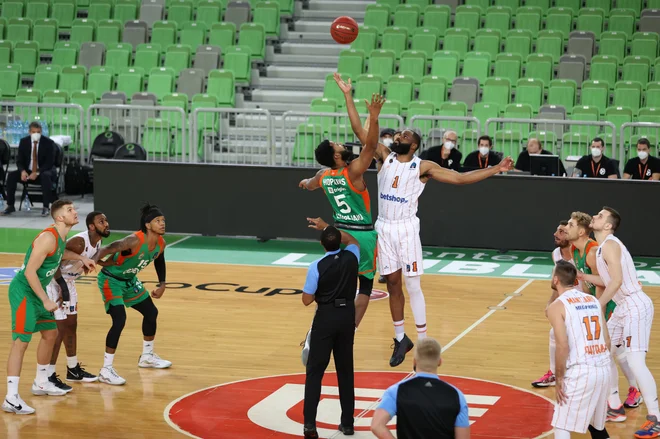 Stožiški košarkarji so lani dvakrat premagali Promitheas. FOTO: Cedevita Olimpija
