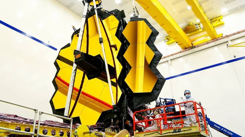 Fotografija: Glavno zrcalo teleskopa Jamesa Webba. FOTO: Northrop Grumman