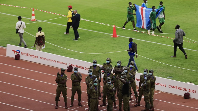 Fotografija: Prizori iz Yaoundeja, kjer se bo v nedeljo začelo letošnje afriško prvenstvo. FOTO: Thaier Al-sudani/Reuters
