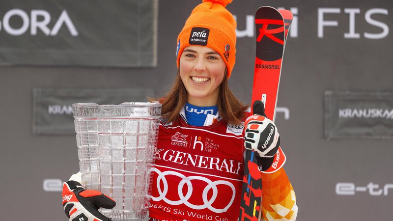 Fotografija: Petra Vlhova je zmagovalka slaloma inše drugič skupna zmagovalka Zlate lisice. FOTO: Matej Družnik/Delo
