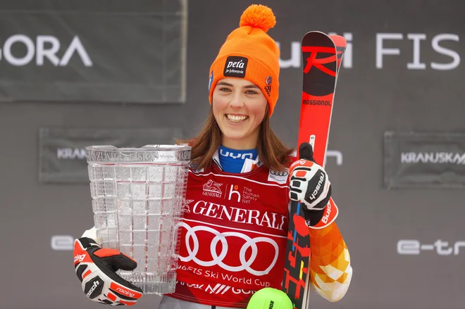 Petra Vlhova je zmagovalka slaloma inše drugič skupna zmagovalka Zlate lisice. FOTO: Matej Družnik/Delo
