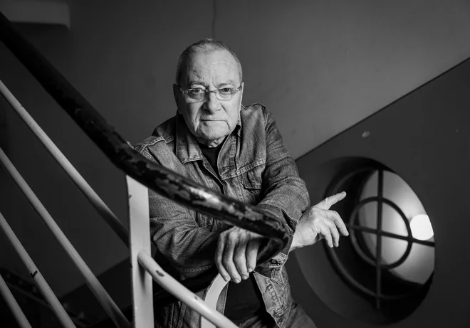 &raquo;Sam prisegam na črno-belo fotografijo preprosto zato, ker da več pomena, razen ko gre za komercialno fotografijo,&laquo; pravi Milan Pajk. FOTO: Jože Suhadolnik/Delo
