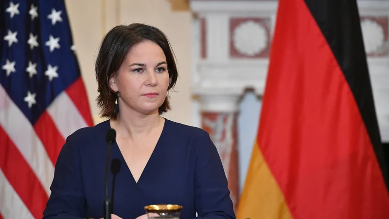 Fotografija: Nemška zunanja ministrica Annalena Baerbock je med obiskom v ZDA pozvala k mirni rešitvi konflikta v Kazahstanu.
FOTO: Mandel Ngan/REUTERS