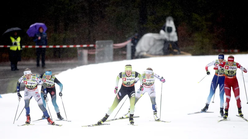Fotografija: Anamarija Lampič in druščina se letos v Planici ne bodo bojevali za visoke uvrstitve. FOTO: Roman Šipić