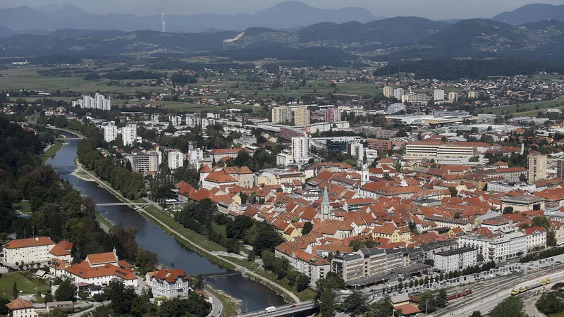 Fotografija: Predlog zakona o sanaciji Celjske kotline podpirajo tudi starši, ki so sodelovali pri začetku sanacije celjskih vrtcev. Foto Blaž Samec