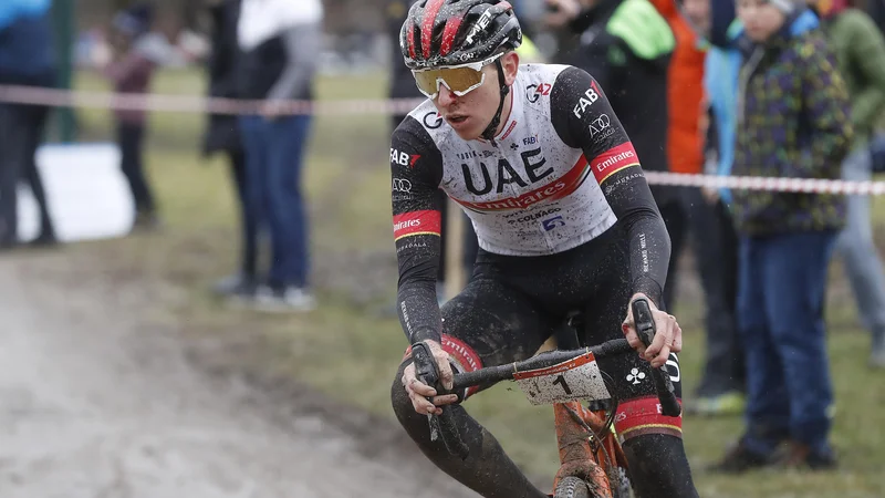 Fotografija: Tadej Pogačar se je konec decembra udeležil tudi dirke v ciklokrosu. FOTO: Leon Vidic/Delo
