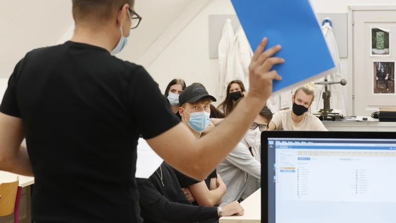 Fotografija: Neznanci so postavili lažno kopijo spletne strani easistent.com na naslovu easistent.xyz in dostop potem najverjetneje prodajali. FOTO: Matej Družnik/Delo