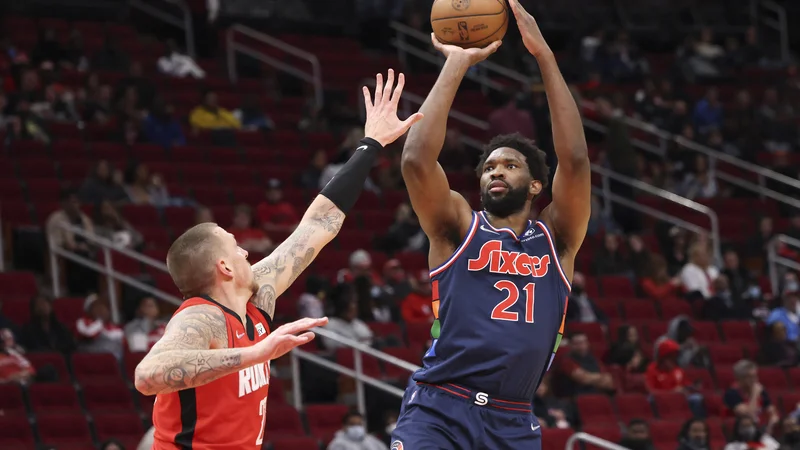 Fotografija: V Houstonu je Kamerunec Joel Embiid (21) popeljal Philadelphio do sedme zaporedne zmaage. FOTO: Thomas Shea/Usa Today Sports
