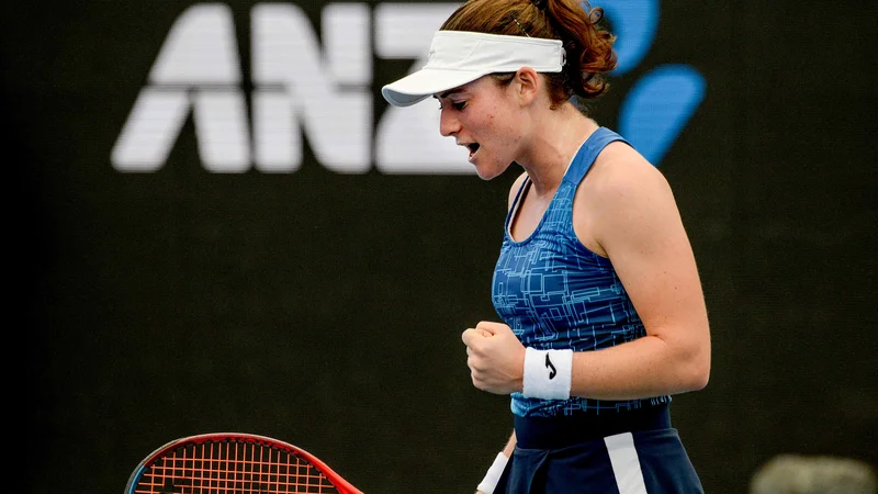 Fotografija: Tamara Zidanšek ni imela lahkega dela v prvem kolu zadnjega teniškega turnirja pred OP Avstralije v Melborunu. FOTO: Brenton Edwards/AFP