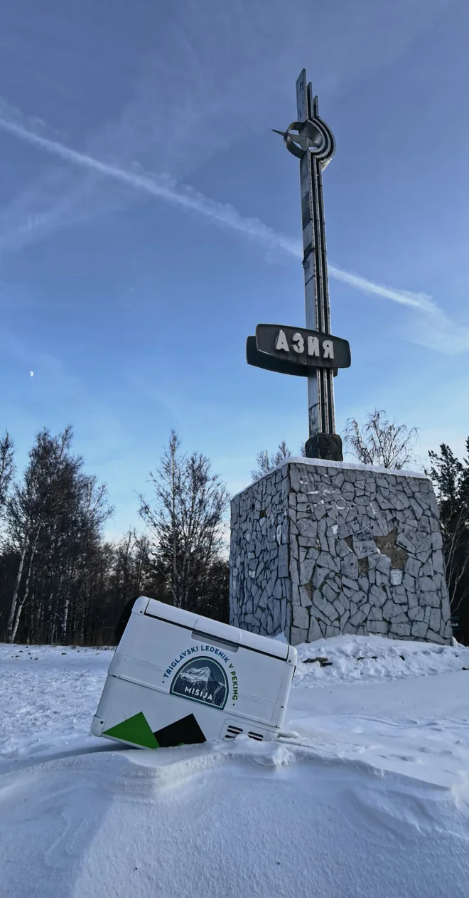 Toli s Cirilom Komotarjem in ekipo je pred dnevi že prečkal mejo med Evropo in Azijo. FOTO: Ciril Komotar
