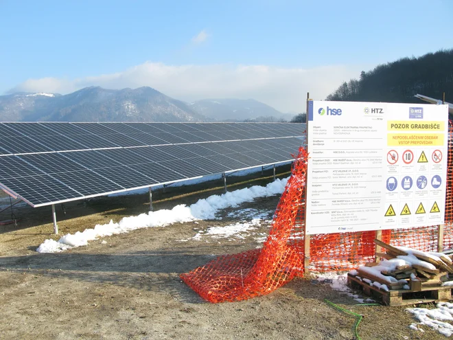 Naša največja sončna elektrarna Prapretno bo imela 3 megavate moči, stala bo 2,5 milijona, razprostira pa se skoraj na 4 hektarih. FOTO: Polona Malovrh/Delo
