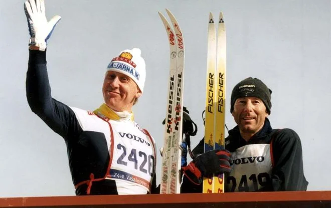 Gundeju Svanu levo) se je nekoč na sloviti množični tekmi Vasaloppet v teku na 90 km pridružil tudi Ingemar Stenmark (desno). FOTO Osebni Arhiv
