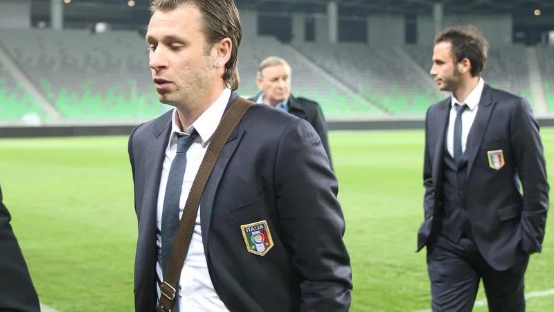Fotografija: Antonio Cassano z reprezentančnimi soigralci pred kvalifikacijskim obračunom v Ljubljani marca 2011. FOTO: Igor Zaplatil/Delo