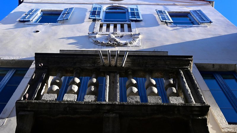 Fotografija: Koprska zgodovinska palača Tarsia, v kateri domuje časnik Primorske novice, naj bi prešla v roke italijanske narodne skupnosti. FOTO: Zavod za mladino, kulturo in turizem Koper
