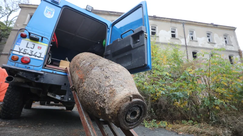 Fotografija: Bomba iz druge svetovne vojne. FOTO: Marko Pigac/Slovenske novice
