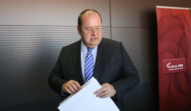 V času Aleša Hauca je bil izpeljan največji del privatizacije druge največje slovenske banke, a je nato tik pred dokončno izpeljavo projekta februarja 2015 odstopil po daljši bolniški odsotnosti. FOTO: Tadej Regent/Delo
