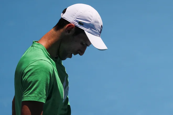 Daleč največ kredibilnosti je vseeno izgubil Novak Đoković, ki je še vedno eden od najboljših teniških igralcev v zgodovini, kljub številnim zmagam in vrtoglavemu kariernemu turnirskemu zaslužku 152 milijonov dolarjev pa ostaja brez značaja velikega športnika. FOTO: Loren Elliott/Reuters
