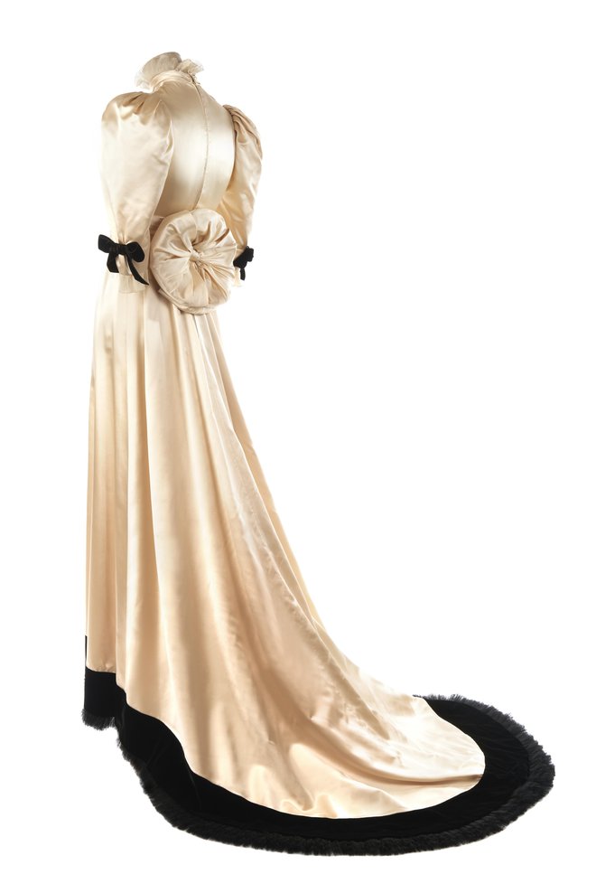 Za Proustov ples leta 1971 je ustvaril obleki za baronico Marie-Hélène de Rothschild (na fotografiji) in pevko in igralko Jane Birkin. FOTO: Nicolas Matheus
