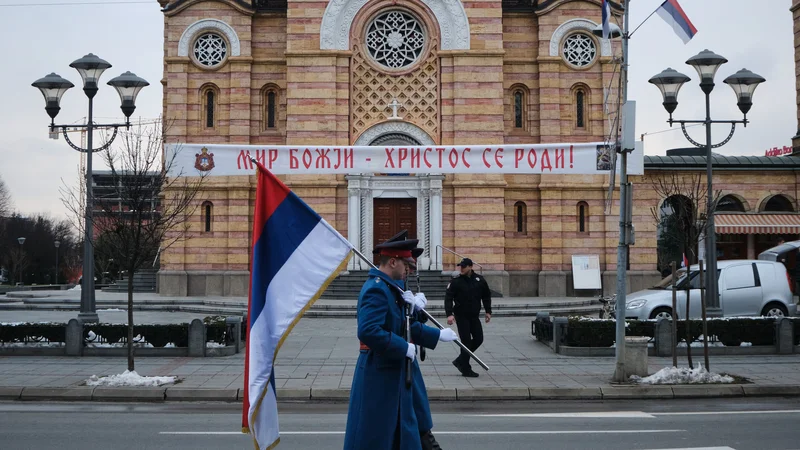 Fotografija: Prizor iz Banjaluke, dan pred vojaško parado ob 30. obletnici Republike Srbske. FOTO: Hans Lucas/Reuters