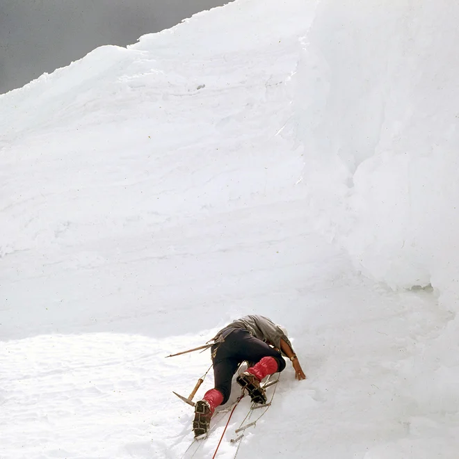 V vsem tem obdobju se je Iztoku, tudi legendi in veteranu slovenskega alpinizma pa tudi veteran gorski reševalec nabralo in zbralo kar nekaj sto preplezanih smeri. FOTO: Osebni arhiv Franca Ekarja