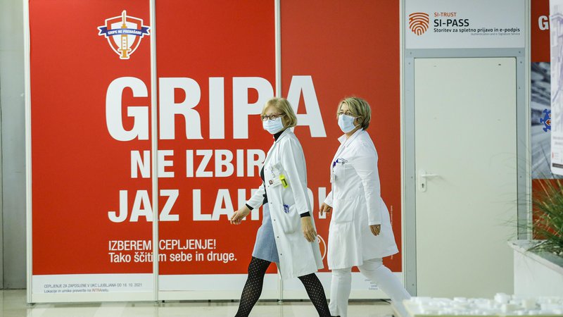 Fotografija: Čeprav je gripa v Sloveniji letos redka, je cepljenje še vedno priporočljivo. FOTO: Jože Suhadolnik/Delo
