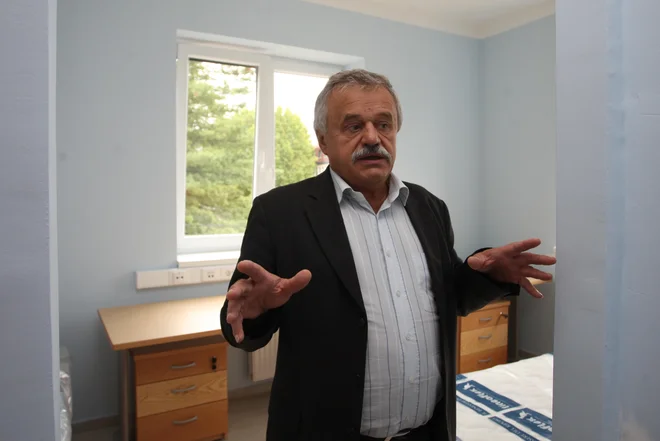 Hotelir Marjan Krajnc se je ovil v molk, ki Izlačane skrbi. FOTO: Tadej Regent/Delo
