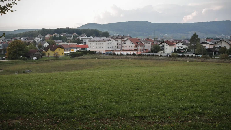 Fotografija: Sklad je zemljišče v Ivančni Gorici kupil za 1,66 milijona evrov, prodal ga je za milijon evrov manj. FOTO: Uroš Hočevar/Delo