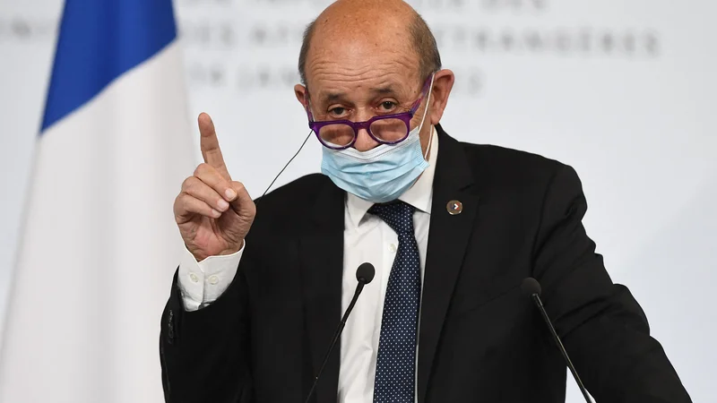 Fotografija: »Ne sprejemamo ultimatov,« je v Brestu povedal vodja francoske diplomacije Jean-Yves Le Drian. FOTO: Fred Tanneau/AFP