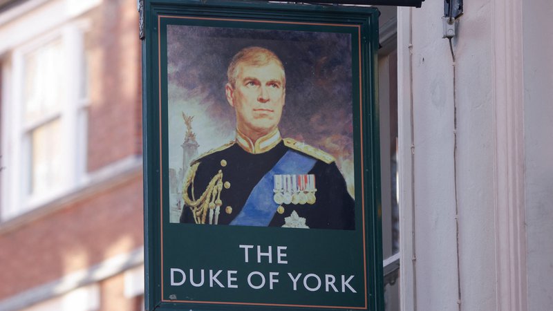 Fotografija: Princ Andrew, vojvoda Yorški, od tistega znanega intervjuja za BBC pred dvema letoma, ko je zanikal kakšno koli razmerje z Vrginio Guiffre, ni dajal izjav v javnosti. FOTO: John Sibley/Reuters
