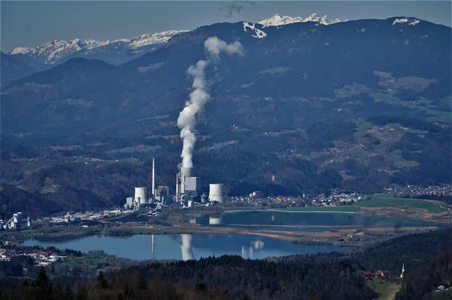 V strategiji so številne obljube in napovedi, a tudi, da se lahko zgodi, da bi Teš in Premogovnik Velenje zaradi cen emisijskih kuponov morala prenehati delovati predčasno. FOTO: Brane Piano
