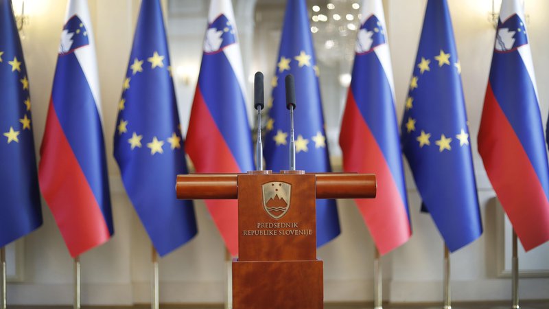 Fotografija: Zunanjepolitični vakuum je v zadnjem mandatu izkoristila vlada in slovenske zunanjepolitične cilje izenačila s strankarskimi cilji SDS. FOTO: Leon Vidic
