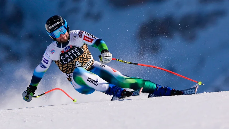 Fotografija: Martin Čater med sobotnim nastopom v Wengnu. Navdušil je že dan prej na skrajšani progi, v klasičnem smuku je bil še boljši. FOTO: Fabrice Coffrini/AFP
