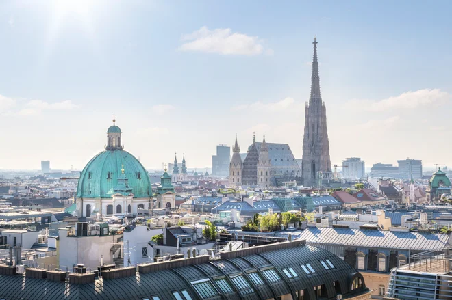 Okužba je pri avstrijskem kanclerju minila brez simptomov. FOTO: Shutterstock
