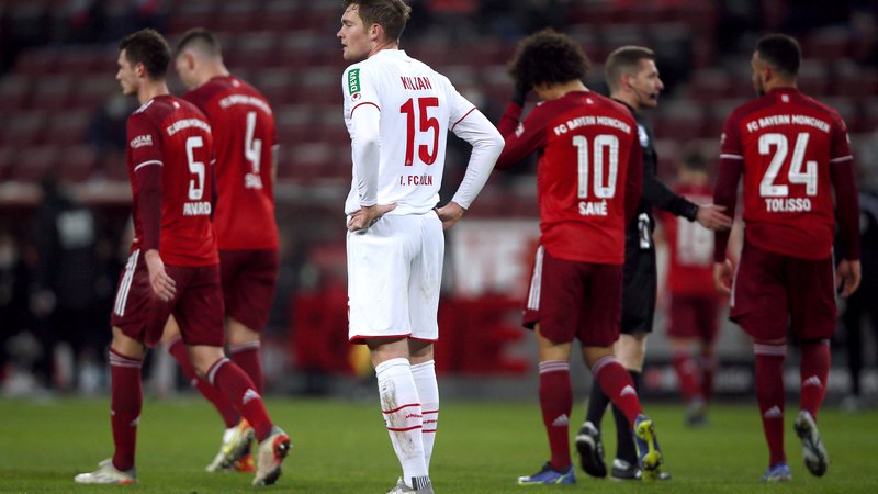 Fotografija: Nogometaši Bayerna proslavljajo po četrtem golu v domači mreži. FOTO: Thilo Schmuelgen/Reuters
