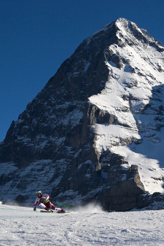Najboljši Vincent Kriechmayr z goro Eiger v ozadju. FOTO: Fabrice Coffrini/AFP
