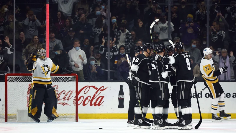 Fotografija: Anžetu Kopitarju in soigralcm gre v NHL vse bolje. FOTO: Ronald Martinez/AFP