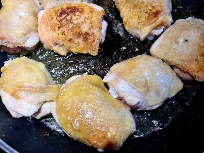 Poletov recept: Piščanec na lovski način. FOTO: Tanja Drinovec/ Delo
